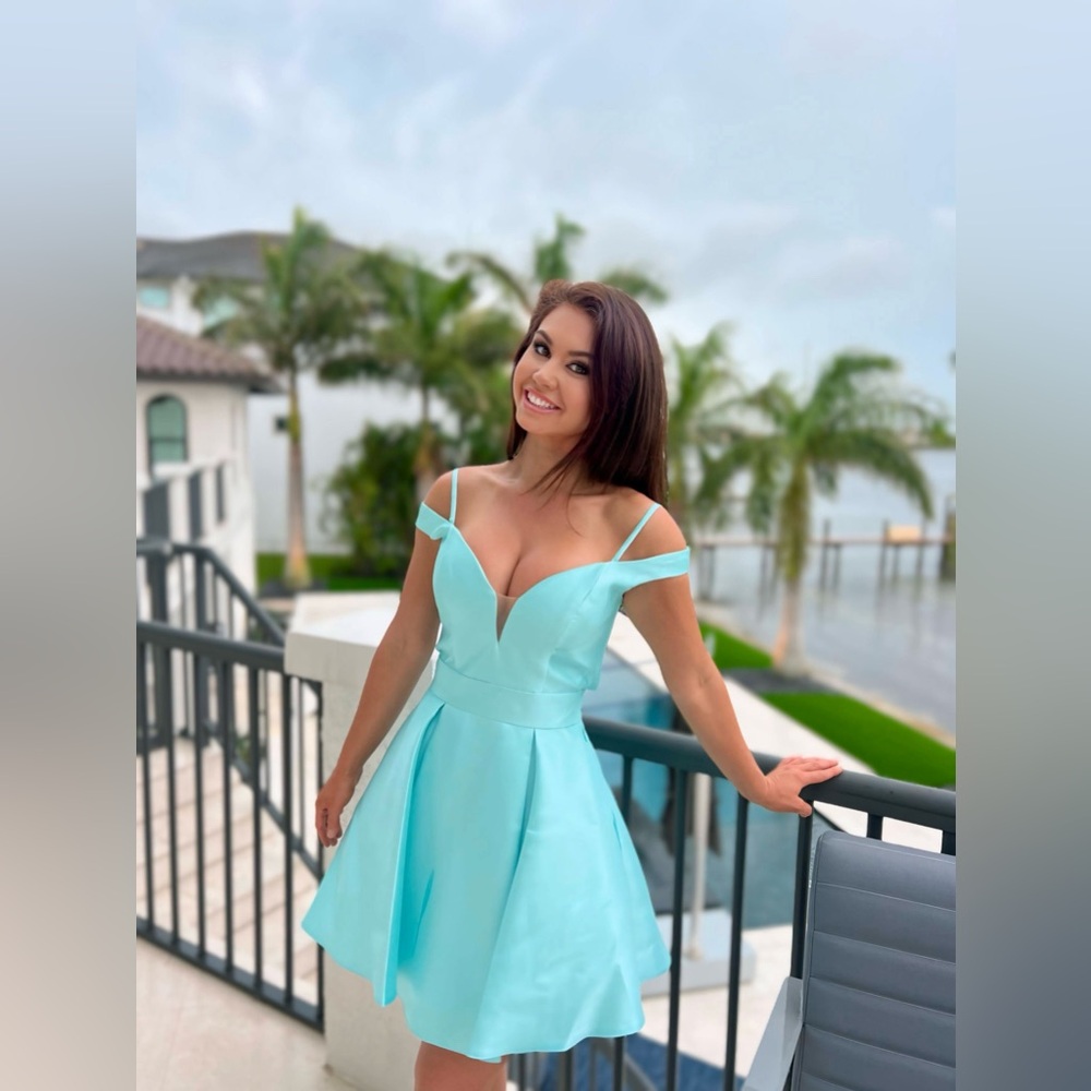 Mint princess homecoming dress with cut out back bow  size 0, 2, 4, 6, 8, 12, 14 - Picture 3 of 5